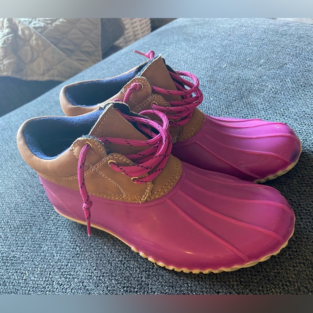 Tommy Hilfiger pink duck boots